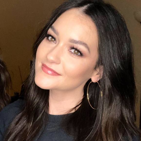 Meet your Posher, Nicole - Picture 1 of 1